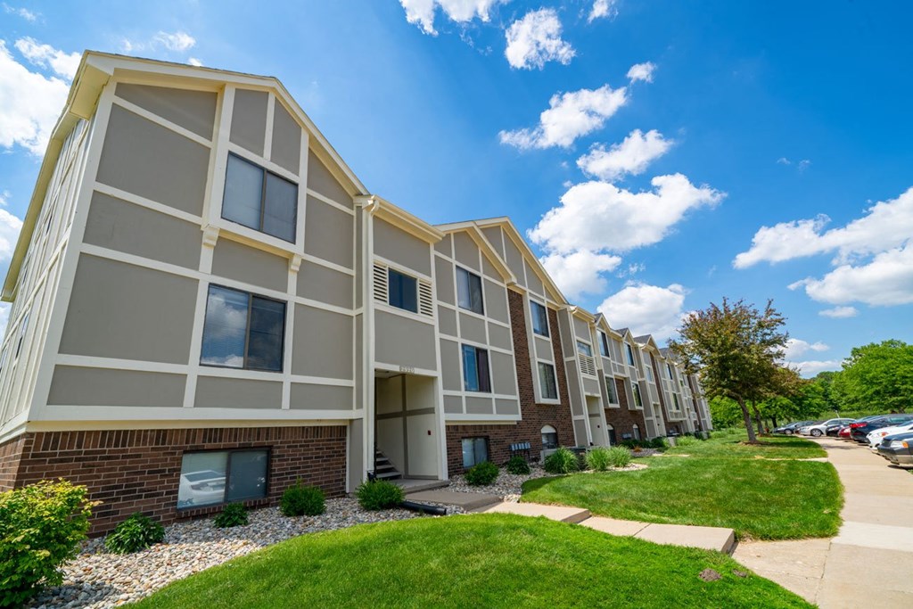 Non Smoking Buildings Available at Trappers Cove Apartments, Lansing, Michigan