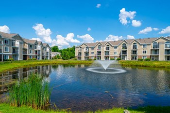 Ponds with Fountains Ponds with Fountains at Trillium Pointe Apartment Homes, Jackson, MI - Photo Gallery 3