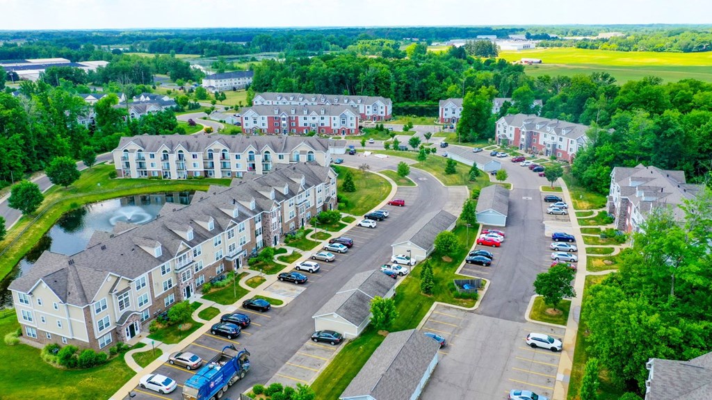 Aerial View of Community at Trillium Pointe Apartment Homes, Jackson, 49201