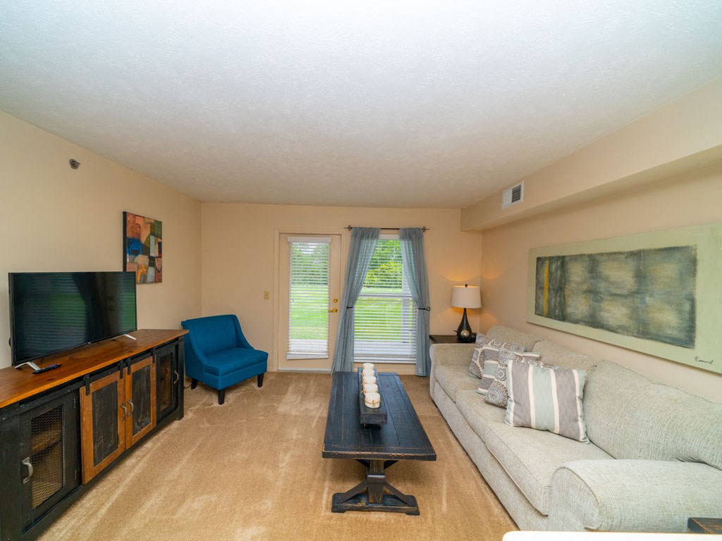 Spacious Living Room at West Hampton Park Apartment Homes, Nebraska