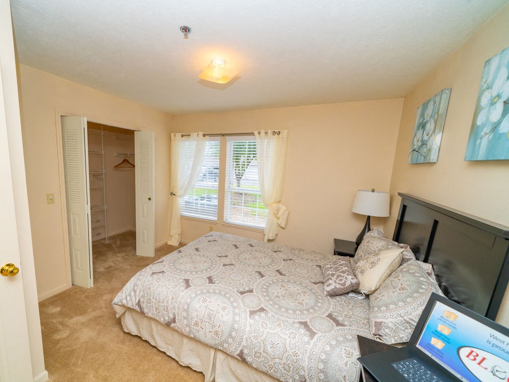 Bedroom With Closet at West Hampton Park Apartment Homes, Nebraska