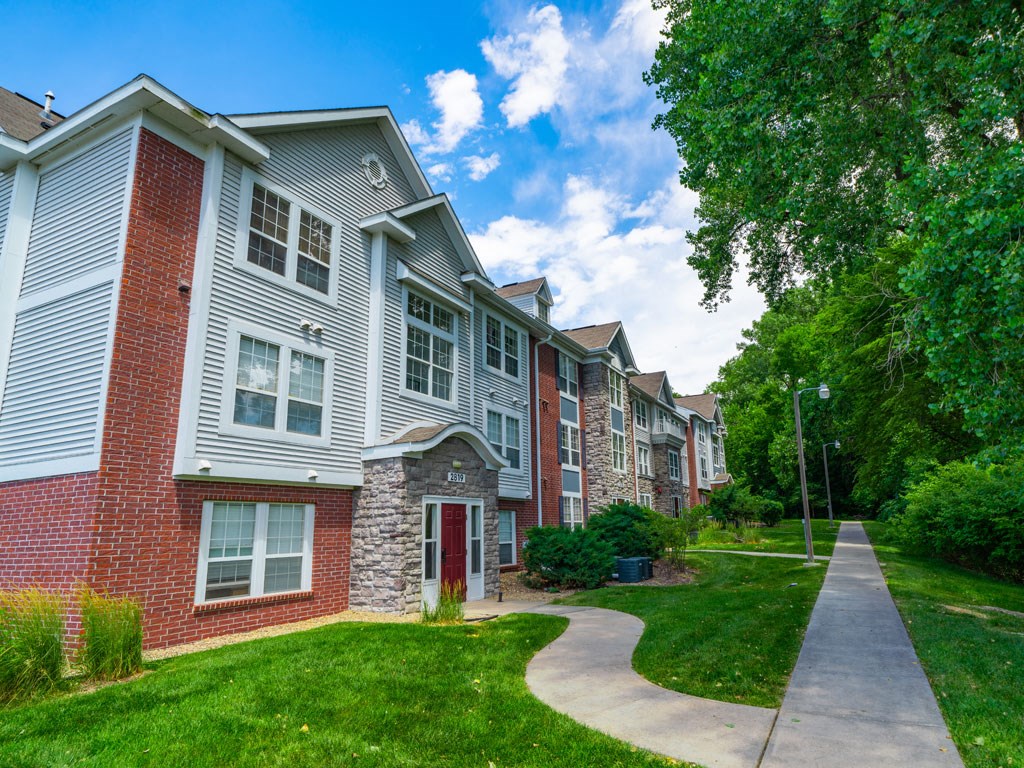 Green Space Walking Trails at West Hampton Park Apartment Homes, Elkhorn