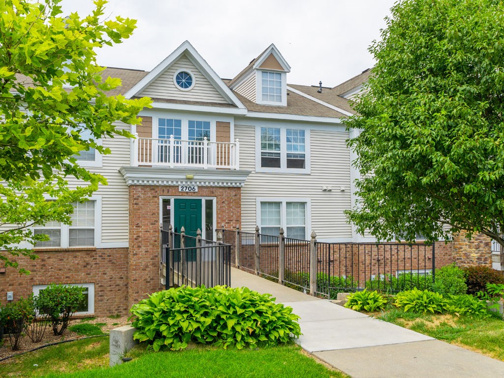 Beautiful Bridge Buildings at West Hampton Park Apartment Homes, Nebraska, 68022