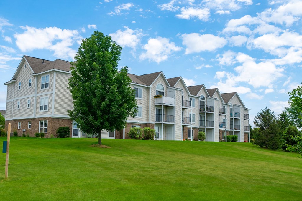 Lush Outdoor Spaces at West Hampton Park Apartment Homes, Elkhorn, NE