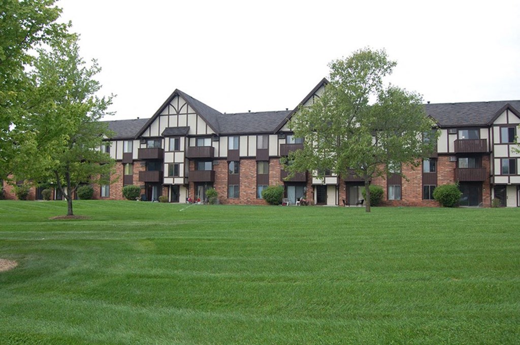 Exquisite Landscaped Lawns at West Wind Apartments, Fort Wayne, IN, 46808