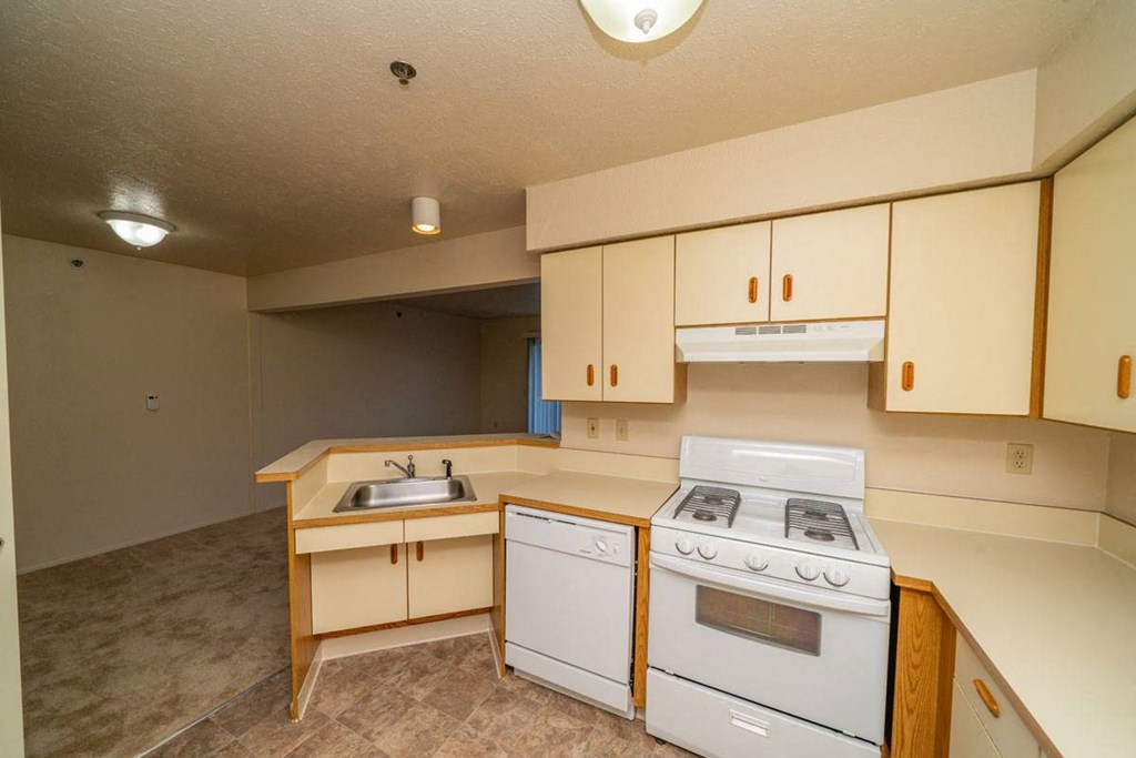 Kitchen with Breakfast Bar at Windmill Lakes Apartments, Holland, 49424