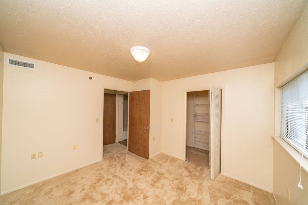 Bedroom with Walk In Closet at Windmill Lakes Apartments, Holland, 49424
