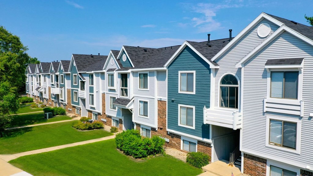 Well Maintained Buildings at Windmill Lakes Apartments in Holland, MI