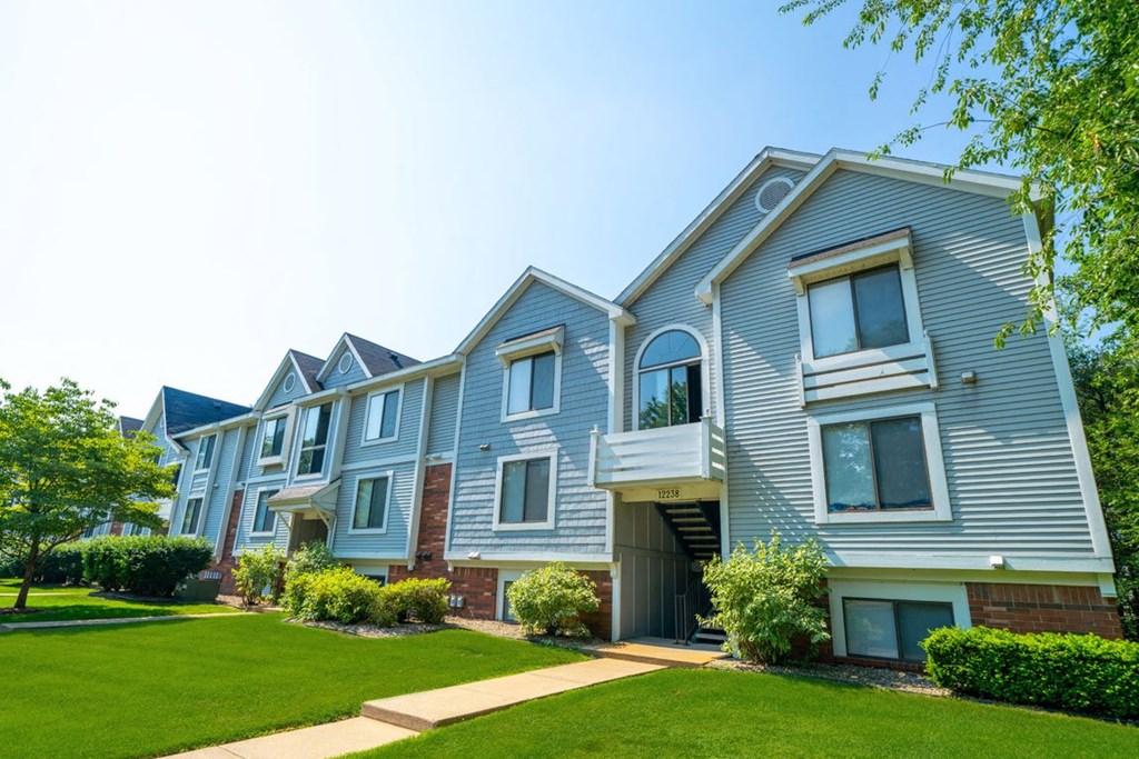 Exterior Apartment Building at Windmill Lakes Apartment Homes in Holland, MI