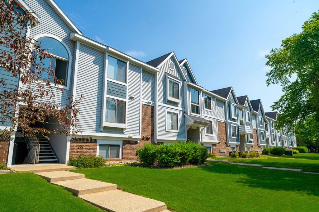 Walkways to Apartments at Windmill Lakes Apartments, Holland, MI