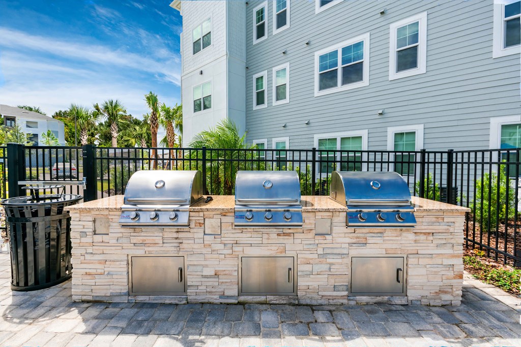 outdoor kitchen-grills