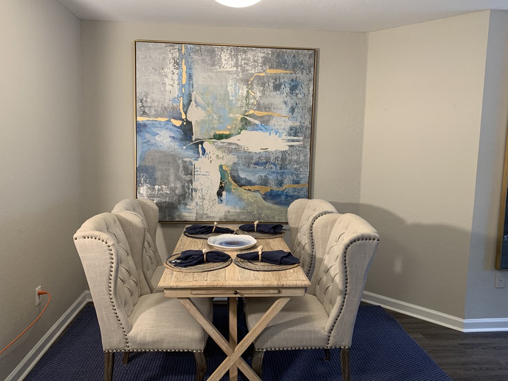 Compass dining area with dinette set