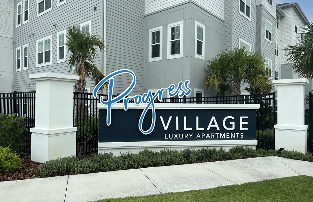 the sign for providence village luxury apartments