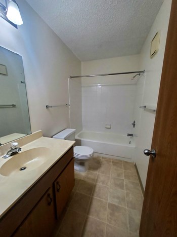 Bathroom 1501 Park Street Studio-3 Beds Apartment for Rent - Photo Gallery 6