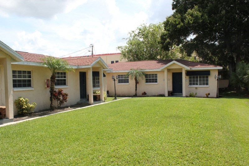 a lawn in front of a house with a yard