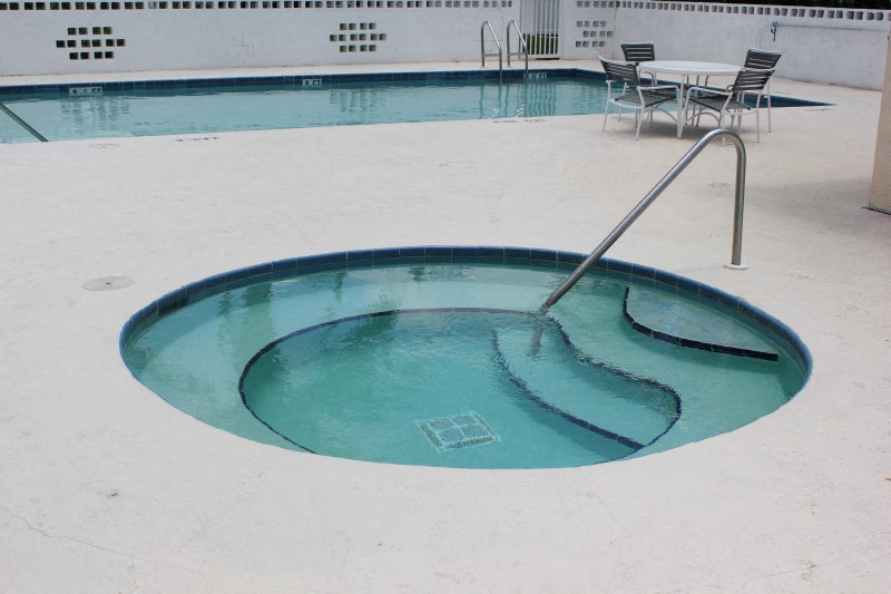 a hot tub in the middle of a pool with water in it