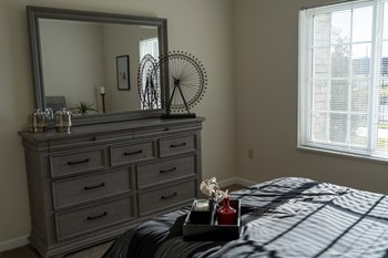 Bedroom Bedroom with queen size bed, large window, and wardrobe - Photo Gallery 3