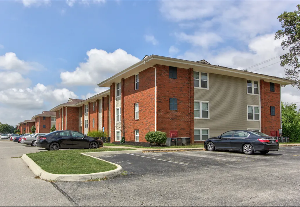 Hilliard Village Apts And Townhomes, 3400 Twin Creeks Dr, Columbus, OH