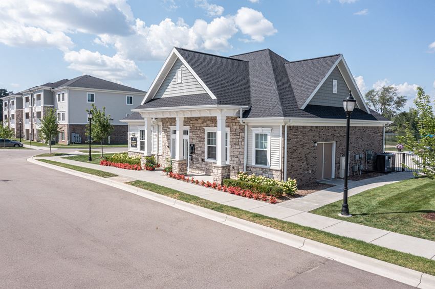 Stone Ridge Of Shelby Apartments, 2939 Alabaster, Shelby Township, MI