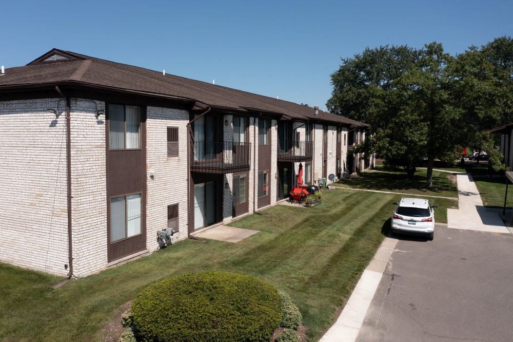 a car parked in front of an apartment building