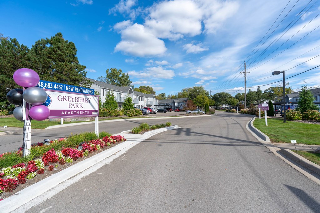 apartment sign with flowers