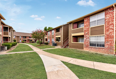 Exerior of Riverside Ranch apartments