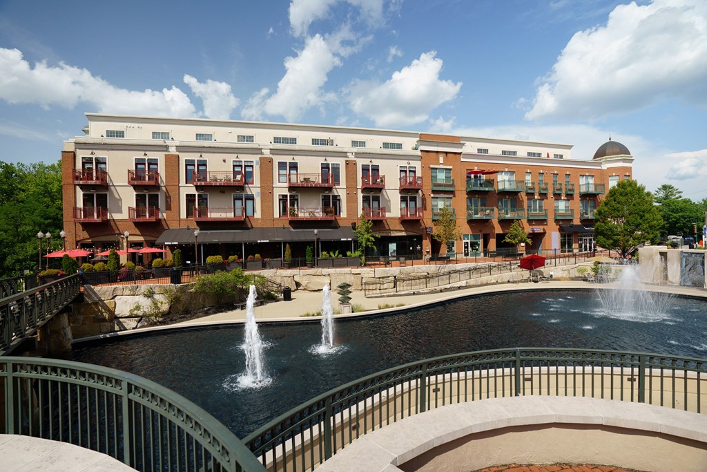 Fountain at the Residences of Creekside Plaza.
