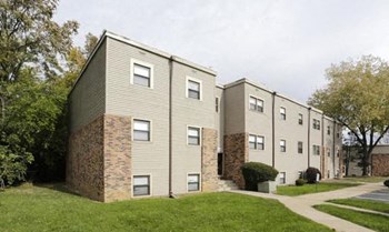 Exterior of Olde Towne apartments