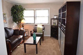 Living room with furniture and window - Photo Gallery 4