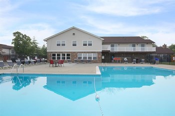 Outdoor swimming pool - Photo Gallery 6