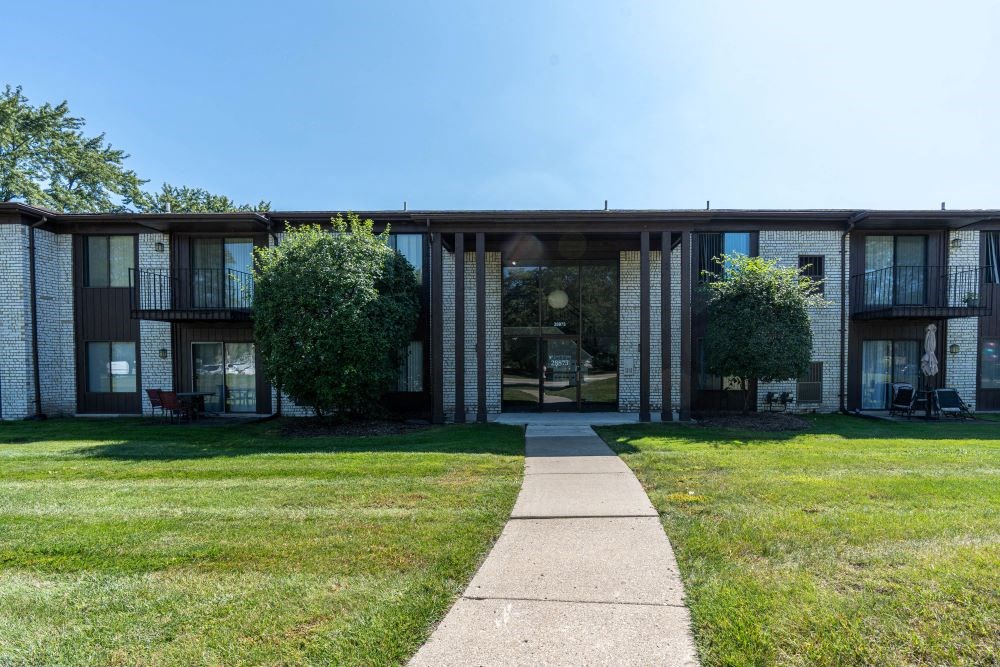 this is a photo of the leasing office at the biltmore apartments in dallas,