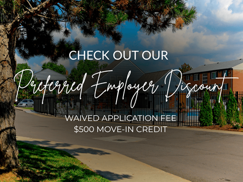 A sign advertising a $500 move-in credit for preferred employer.