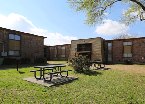 Courtyard area with picnic tables