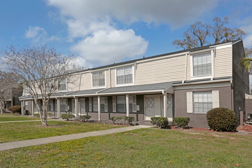 Colonial Forest Apartments