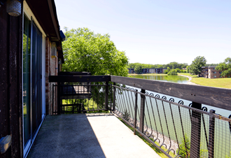 Hickory Ridge Lake Apartments