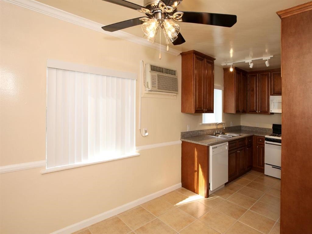 Chateau Laurel Apartments