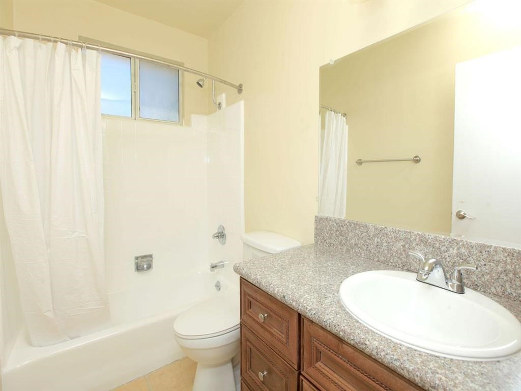 Chateau Whitsett Apartments, 5911 Whitsett Avenue, North Hollywood, CA