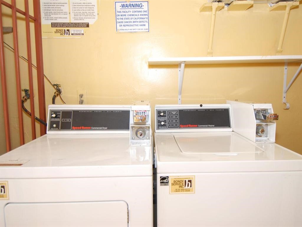 Chateau Whitsett Apartments, 5911 Whitsett Avenue, North Hollywood, CA