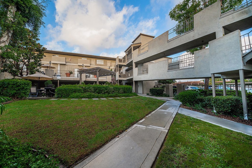 Chateau Spring Gardens Apartments