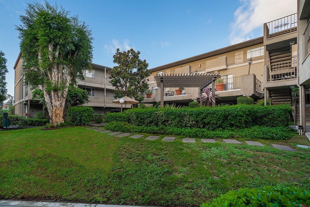 Chateau Spring Gardens Apartments