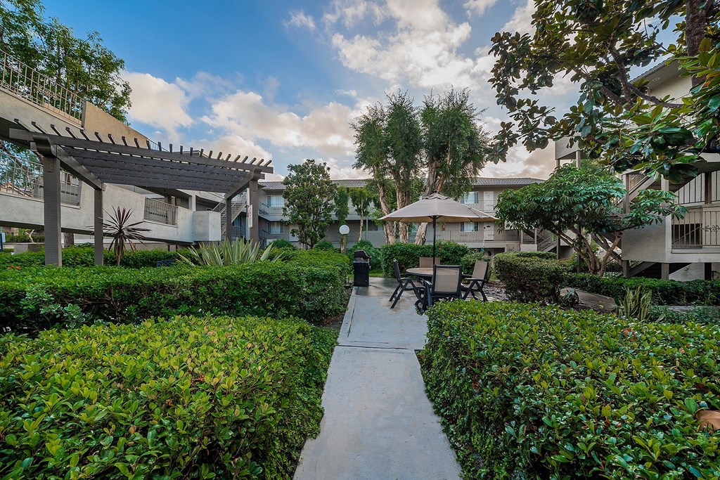 Chateau Spring Gardens Apartments