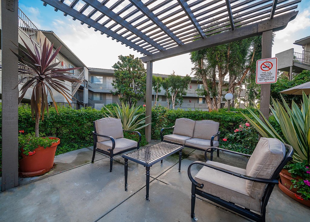 Chateau Spring Gardens Apartments