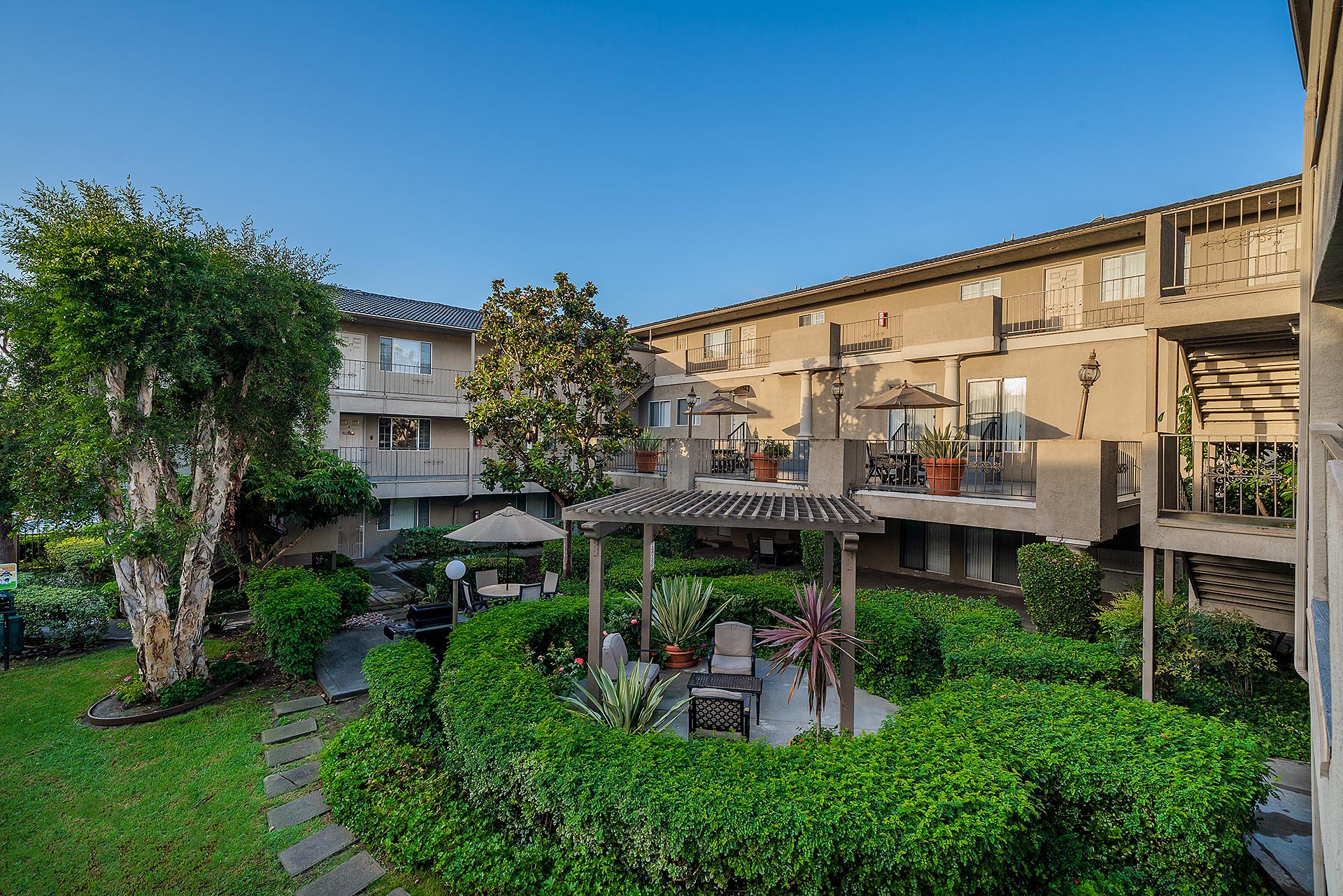 Chateau Spring Gardens Apartments