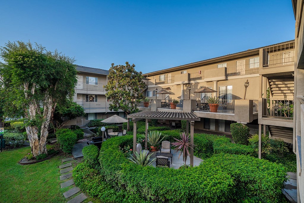 Chateau Spring Gardens Apartments