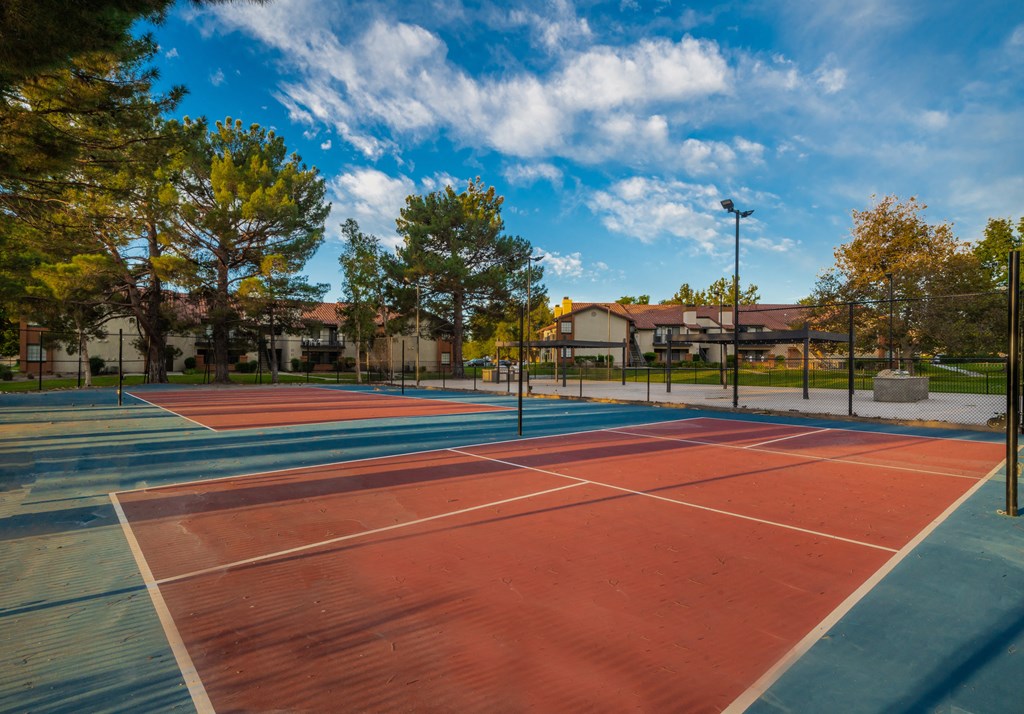 tennis courts at the estates apartments