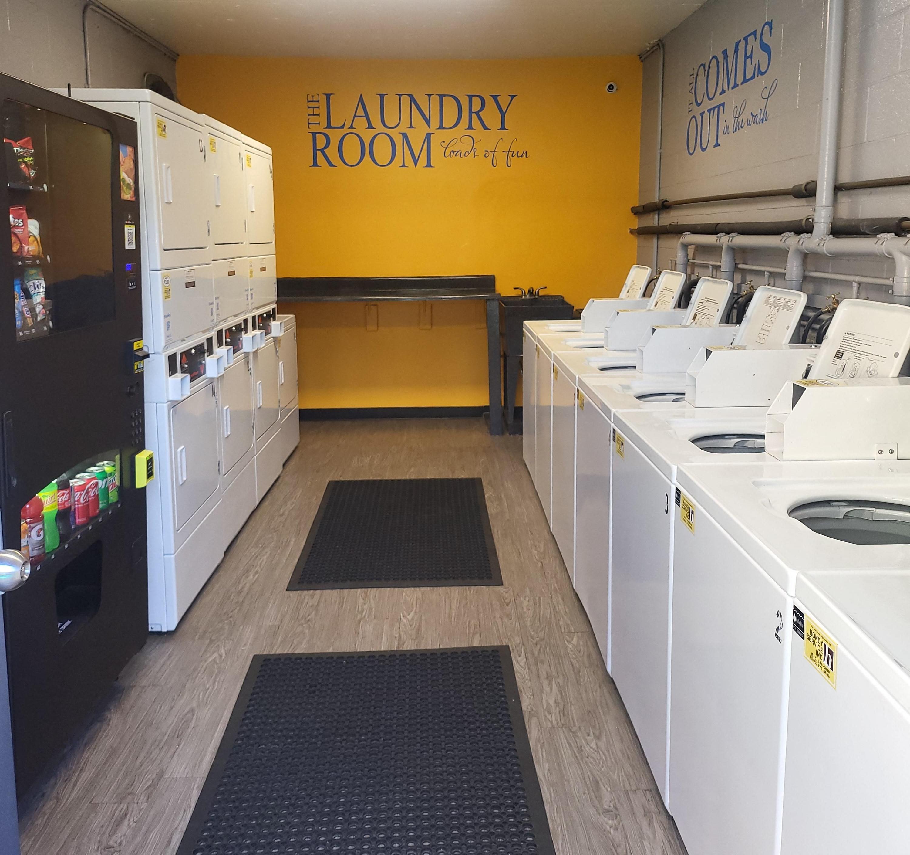 Chateau Lakeside Apartments