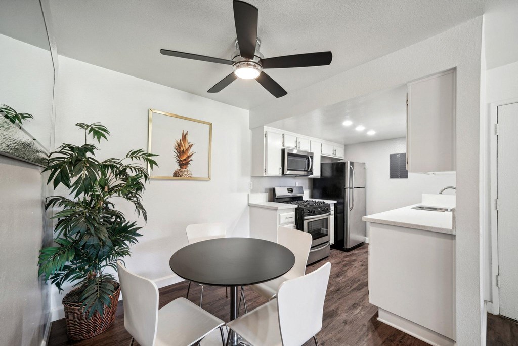 a dining room and kitchen with a ceiling fan
