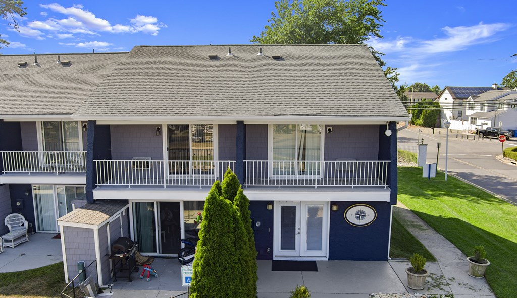 the building where the motel is located