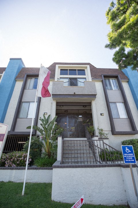 Entrance of building with stairs