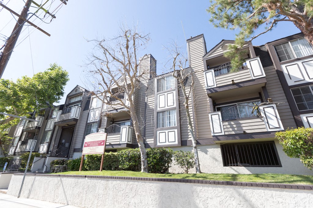 further view of front of building